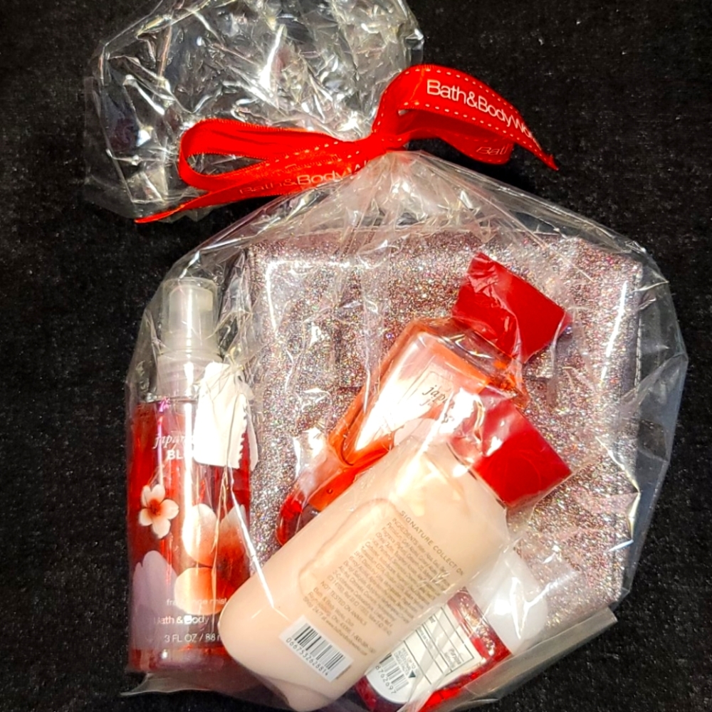 SOLD Brand new gift set fragrance Body Lotion s…